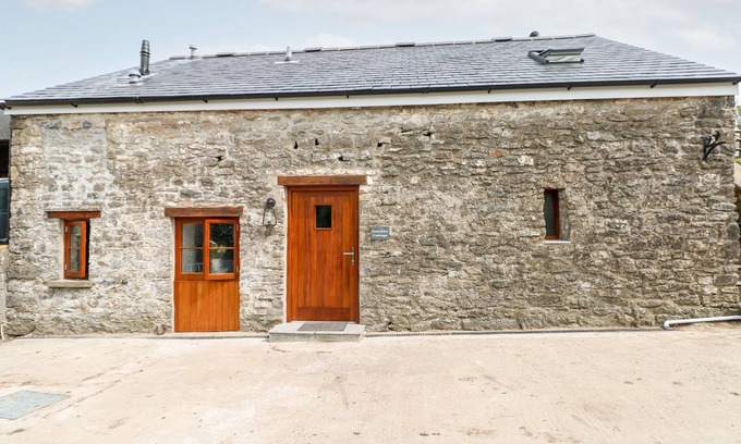 Bridgend Cabaña | LIME KILN COTTAGE, pet friendly, with open fire in Cowbridge