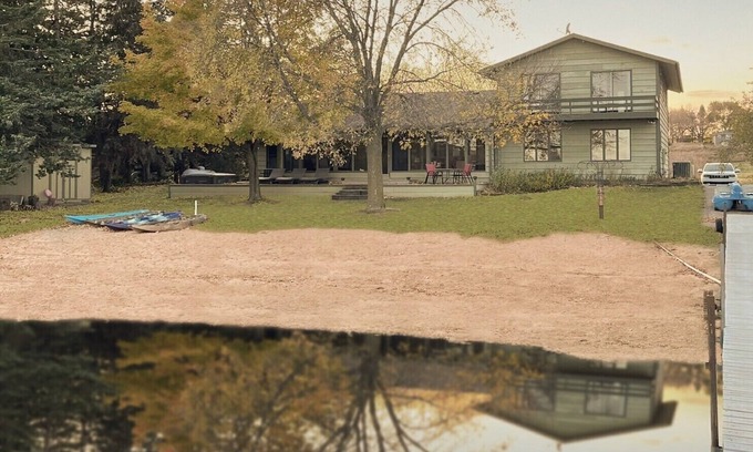Webster Casa | Limited summer dates Lakefront sandy beach, sunroom, sauna, game room, kayaks!