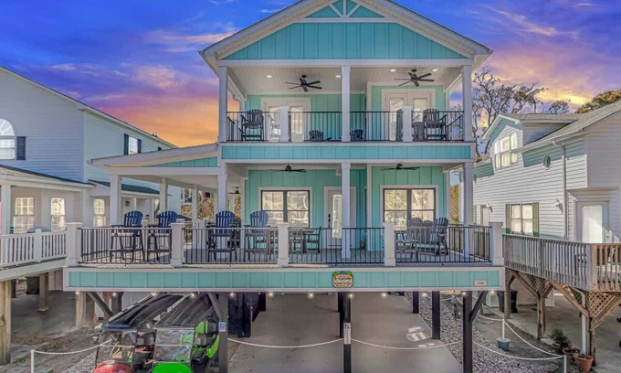 Surfside Beach Casa | Limo Golf Cart Included 5BR w/ + Outdoor TV Lounges