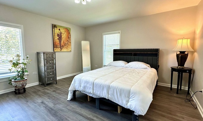 North Chicago Casa | Lincoln Ave Home By Naval Base!