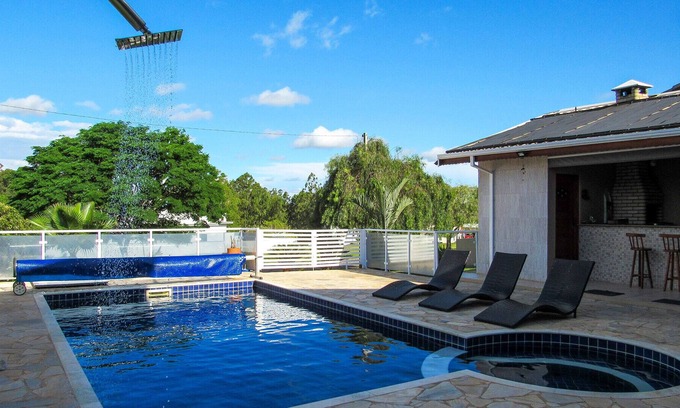 Quadra Casa | Linda Casa com Piscina e muito lazer em Quadra/SP