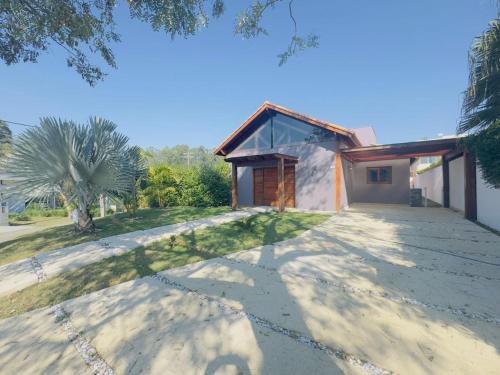 Porangaba Casa | Linda Casa de Campo Nova em condomínio com piscina aquecida