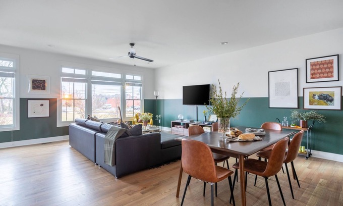 Buena Vista Apartamento | Linda, Emmylou & Patsy by AvantStay | 3 Unit Buyout w/ 11BR