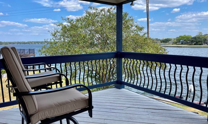 April Sound Casa | Linda's Lake House Waterfront on Lake Conroe