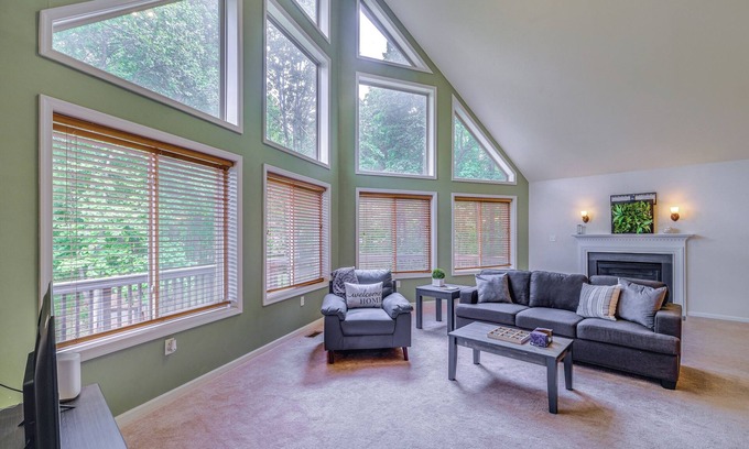 Linden Casa | Linden Family Home w/ Yard < 5 Mi to Wineries!