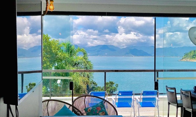 Martim de Sa Apartamento | Lindo Duplex Pé Na Areia com Praia Privativa
