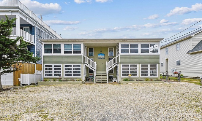 Dewey Beach Condominio | Ropa de cama incluida *!-DEWEY OCEANBLOCK CONDO !!! CAMINATA A LA PLAYA! & WIFI