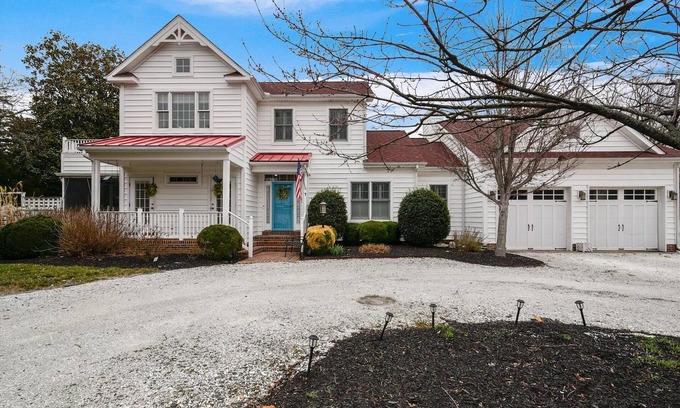 Lewes Casa | Linens Included! Private Pool! Hot tub! Book Today! Off Season Mini Weeks!