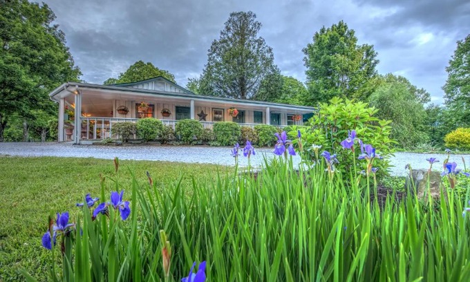 Linville Falls Cabina | Linville Falls Lodge & Cottages