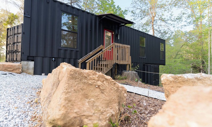 Six Mile Cabina | Lion Den Container Cabin A – Walterfalls, Upstate SC