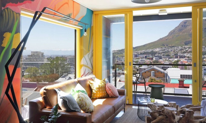 Bo'Kaap Casa | Lion House in Bo Kaap - Number 53