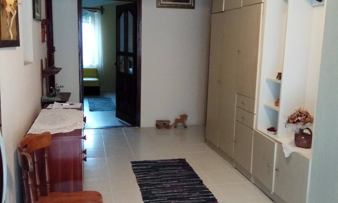 Vojvodina Casa | Liza Panzio, Mali Idos