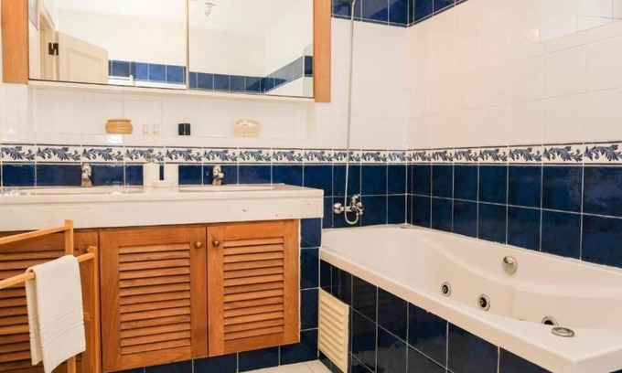 Barcarena Casa | Lisbon Country Villa - Two Bedroom Family Suite
