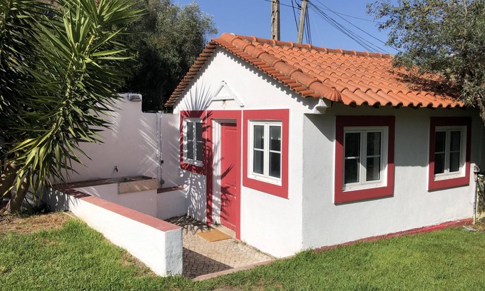 Carvoeira Apartamento | Lisbon Cozy House w/Garden and Pool