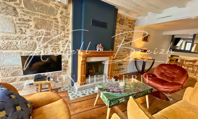 Guingamp Casa | Listed 17th century town house in the heart of the historic center