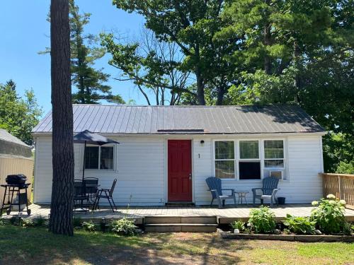 Wasaga Beach Casa | Listen to the waves from your front deck!