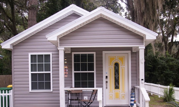 Darien Cabaña | Listening to birds on front porch. Short walking distance to Fort King George
