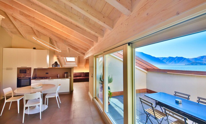 Bellagio Apartamento | Liszt Attic - Frente al Lago en el Pueblo por Klabhouse