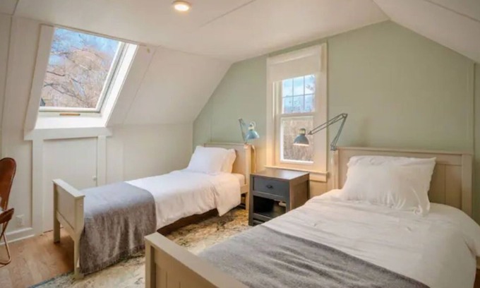 Torrington Cabaña | Litchfield - Hot Tub - Mohawk Mountain - Fireplace
