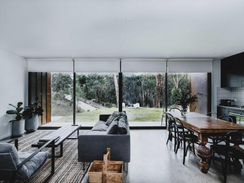 Hepburn Springs Casa | Lithic House -wood fire and bush views