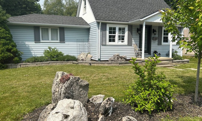 Owen Sound Casa | Little Blue Oasis