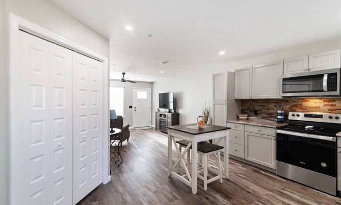 Ashland City Apartamento | Little Bungalow outside the hustle and bustle of Nashville Tn.