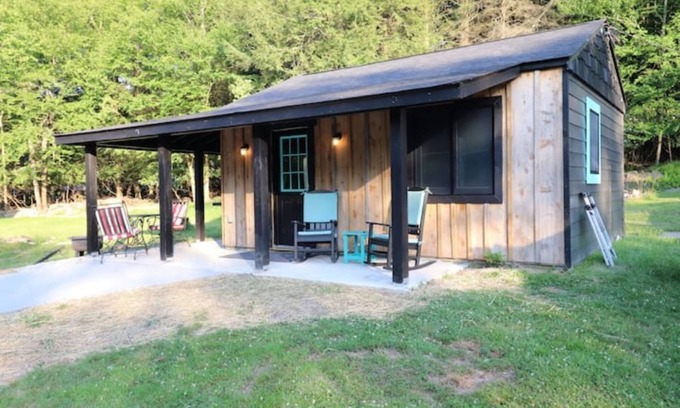 Greentown Cabina | Little Cabin on the Creek Pocono Mountains