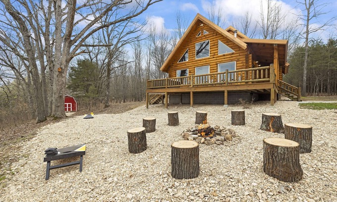 Eagle Rock Cabina | Little Cedar Lodge-Amazing Lake and Mountain Views -Hot Tub-Fire Pit
