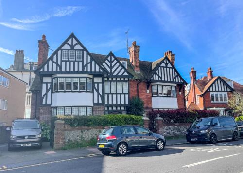 Eastbourne Seafront Casa | Little Chelsea Garden Flat
