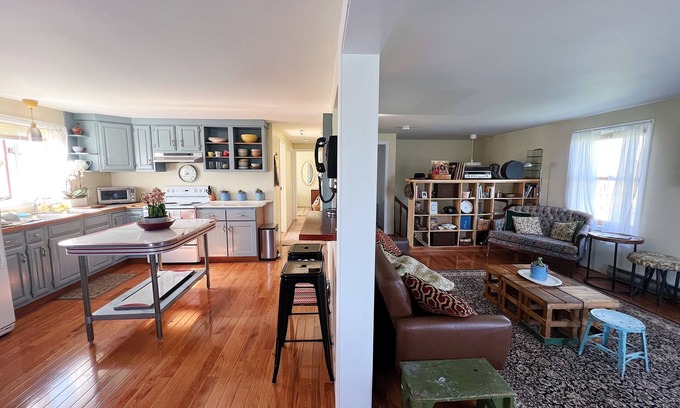 Little Compton Casa | Little Compton Summer Escape, 5 min from the beach