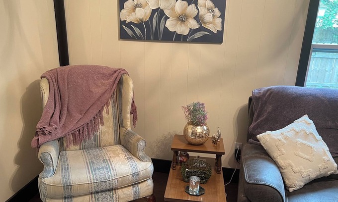 Grosse Pointe Casa | Little Cottage In The Suburbs