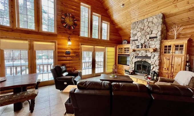 Cameron Chalet De Esquí | Little Cottage On Prairie - Prairie Lake That Is!!!