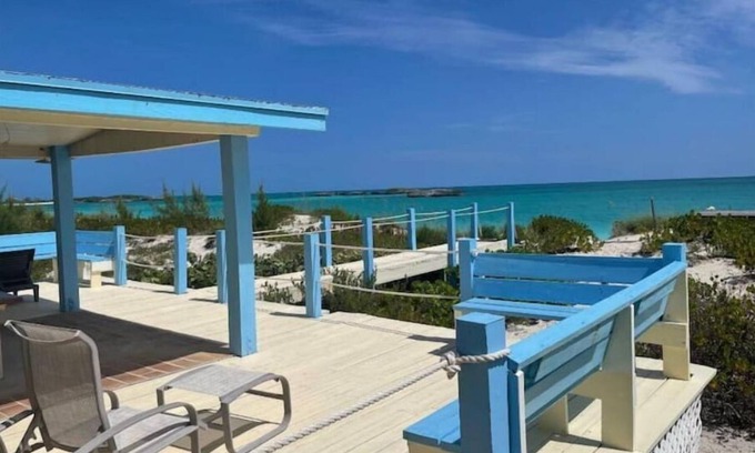 Jimmy Hill Casa | Little Exuma Home on Tropic of Cancer Beach