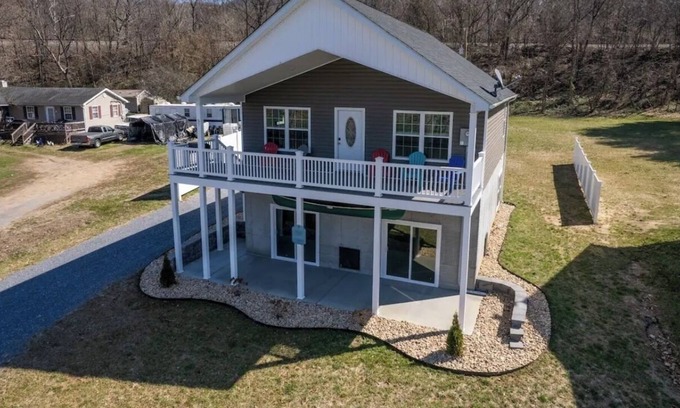 Shenandoah Casa | Little fish on the Shenandoah River
