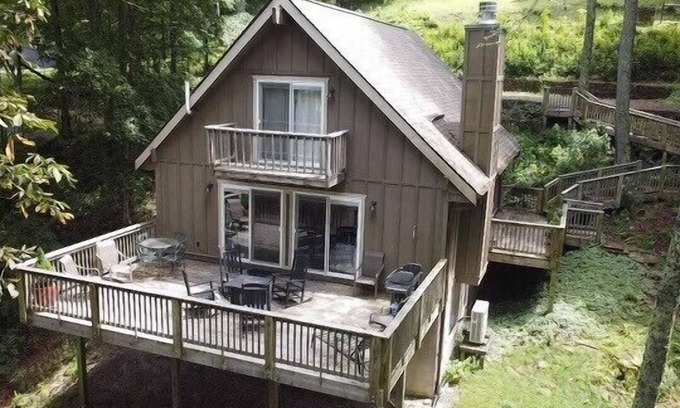 Wolf Laurel Cabina | Little Fox Cabin - Wolf Laurel, Hot tub, 4 bdm, 2 bath, cozy mountain escape!