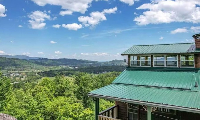 Wears Valley Cabina | Little Greenbriar Lodge: Free Attraction Tickets, Hot Tub, Mtn Views & Adjacent National Park