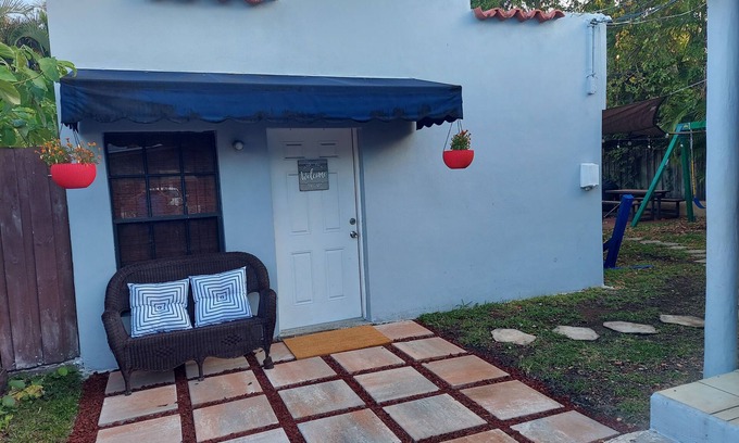 Coral Way Casa | Pequeña casa de huéspedes de estilo español en La Habana por la calle 8