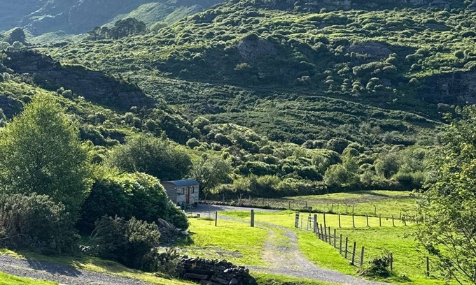 Ardnatrush Cabaña | Little Heaven Glengarriff - Your secluded valley hide-away.