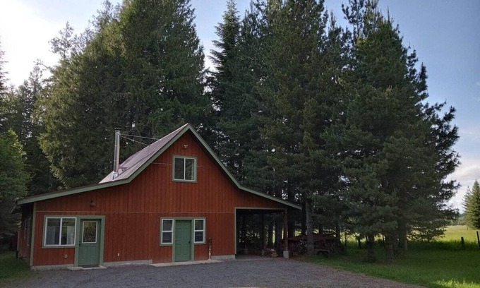 Sandpoint Cabina | Little house in the woods, close to the lake,town and mountain.
