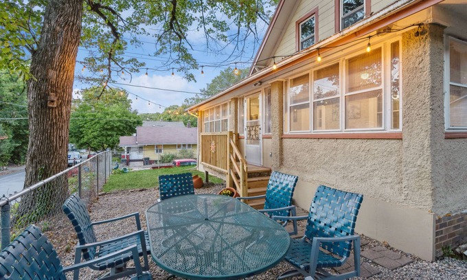 Des Moines Casa | Little House on the Hill