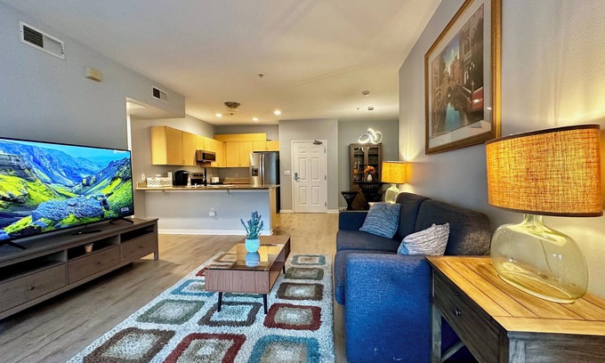 Downtown San Diego Condominio | Little Italy 2-bd 2-ba 2-pkg W/D AC Fitness Center Pool Jacuzzi 6 blks from bay