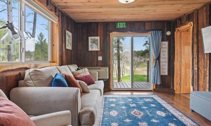 Custer Casa | Little Joy Cathedral Spires View BHBungalows #4
