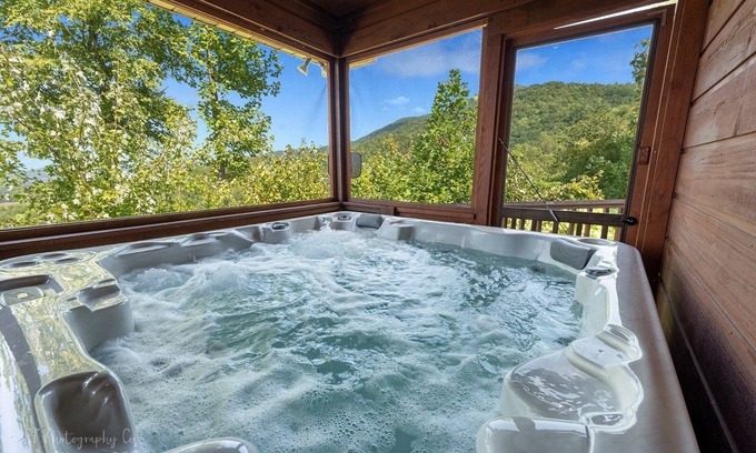 Wears Valley Cabina | Little Little (2-Bedroom Cabin) with Mountain view - Pets Allowed by RedAwning