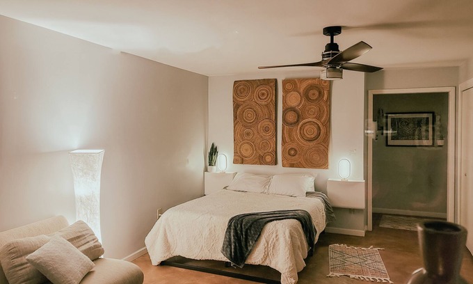 Arden Apartamento | Little Lost Fox Sheep Farm, next to bent creek and the Blue Ridge