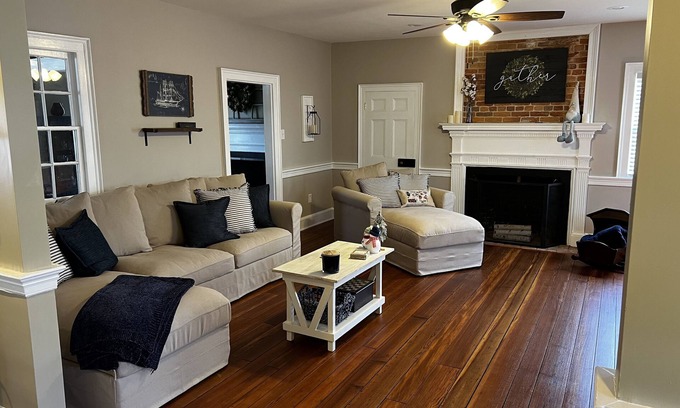 New Bern Casa | Little Queen on Craven