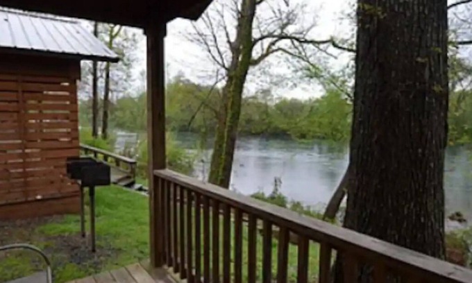 Heber Springs Cabina | Little Red River Front Cabin