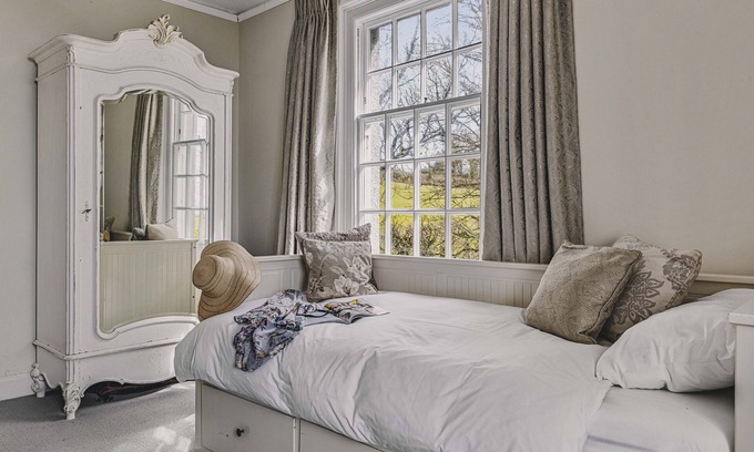 Dartmouth Casa | Little Redlap in Dartmouth