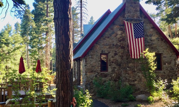Sunnyside Cabaña | Little Rock Cabin Tahoe City - Bañera de hidromasaje, que admite mascotas, a media milla a pie del lago Tahoe