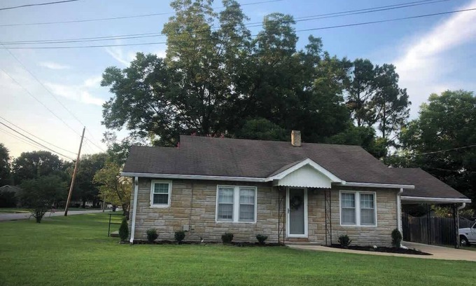 Henderson Casa | Little Stone Cottage close to everything!!
