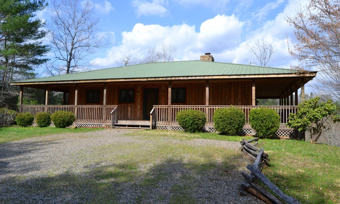 Franklin Cabina | Little Tennessee River Cabin - en las Montañas Humeantes